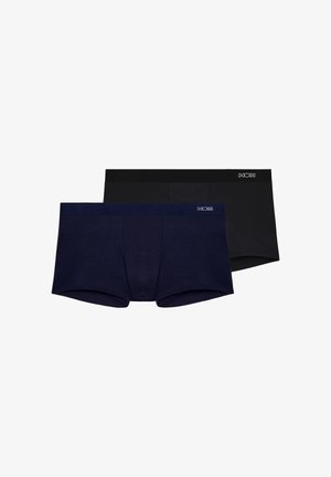 Due boxer da uomo, uno nero e uno blu scuro, con tessuto liscio e piccolo logo HOM sulla vita.