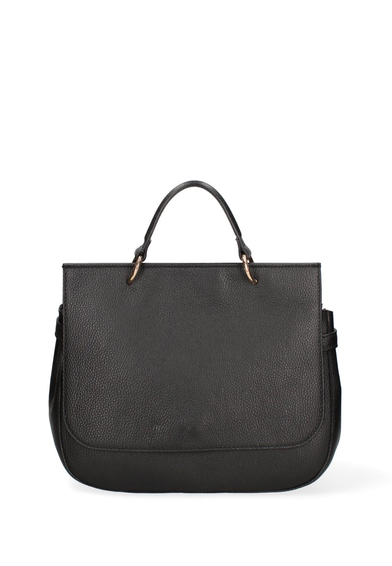 Zwarte leren handtas met textuur, bovenhandvatten en verstelbare zijbanden. Heeft een minimalistisch ontwerp en een zachte rechthoekige vorm.