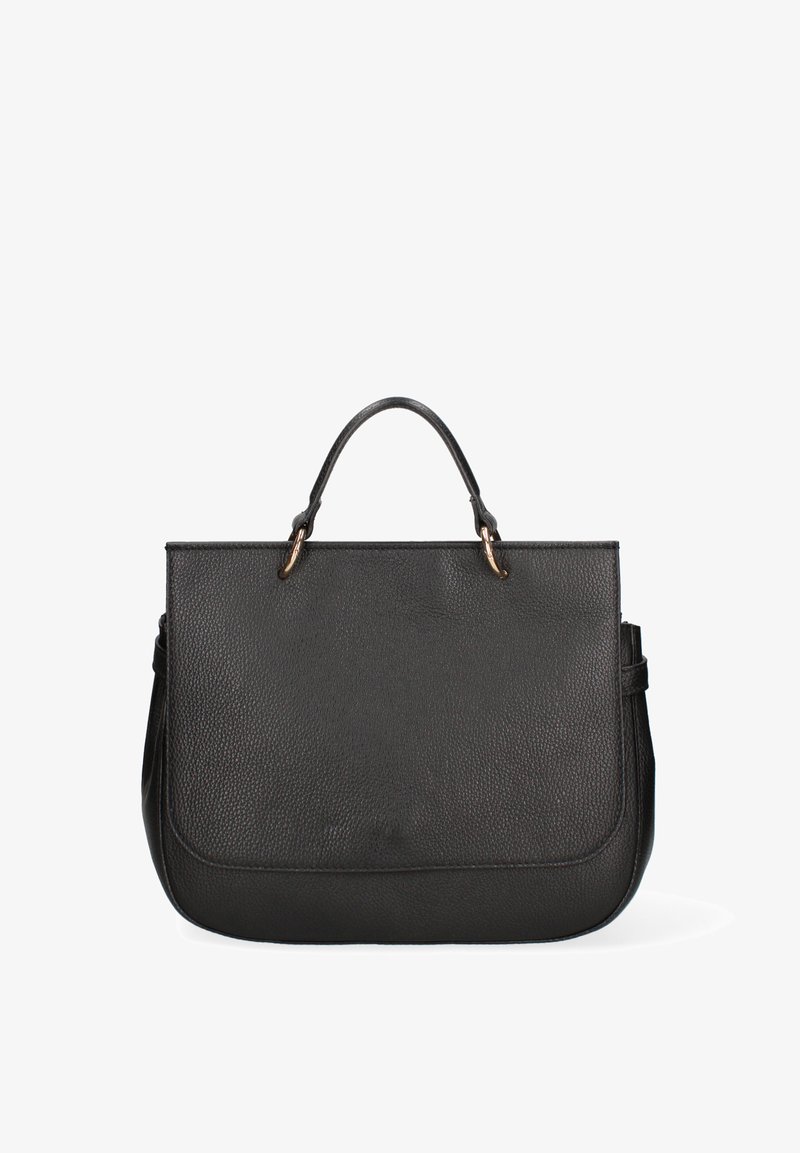 Zwarte leren handtas met textuur, bovenhandvatten en verstelbare zijbanden. Heeft een minimalistisch ontwerp en een zachte rechthoekige vorm.