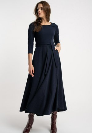 - Sukienka z dżerseju