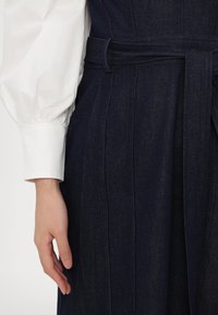 Marchesa Rosa Spijkerjurk - deep indigo ivory