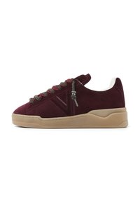 Unselected, burgundy