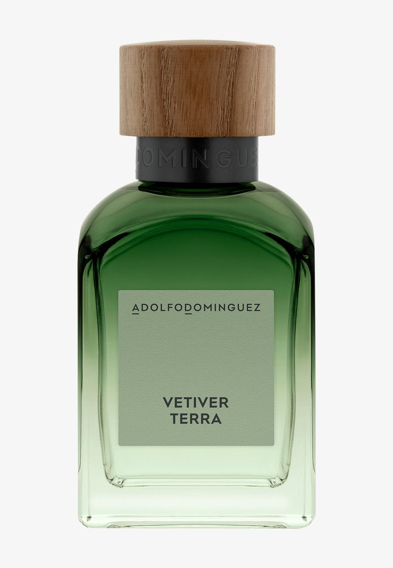 Grøn glas parfume flaske med etiketten "Adolfo Dominguez Vetiver Terra" med bredt træ låg og sort halsring.