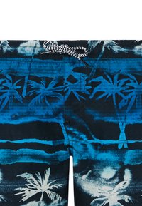 Badehose mit einem blau-schwarzen Palmenmuster, ausgestattet mit einem elastischen Taillenbund und einer schwarz-weißen Kordel. Leichtes Material.
