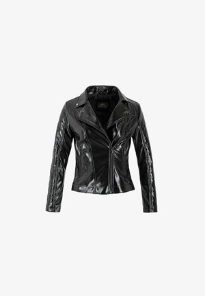 Giacca da motociclista in pelle nera con finitura lucida, zip asimmetrica, colletto appuntito e dettagli trapuntati sulle maniche.