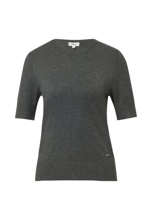 Grijs sweater met korte mouwen van zacht gebreid materiaal. Heeft een ronde halslijn en een klein logo-accent aan de onderrand. Soepele textuur.