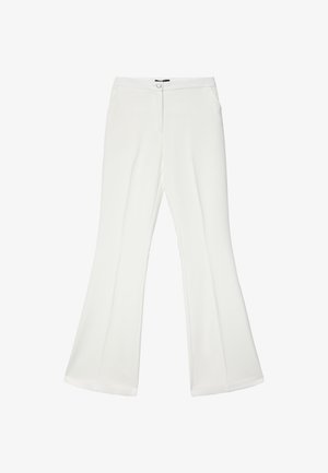 Weiße Schlaghosen aus glattem Stoff. Ausgestattet mit einem vorderen Knopfverschluss und Seitentaschen. Maßgeschneiderte Passform mit weitem Bein.