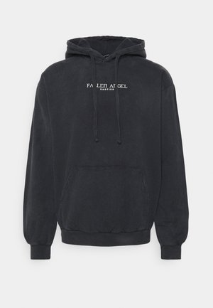Czarna bluza z kapturem wykonana z miękkiego materiału, z kieszenią kangurzą, sznurkiem w kapturze i napisem z przodu: "FALLEN ANGEL KAOTIKO."