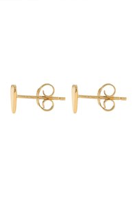 Guld-tone stud øreringe med et tekstureret swirldesign. De har en flad post bagpå og er lavet af metal.