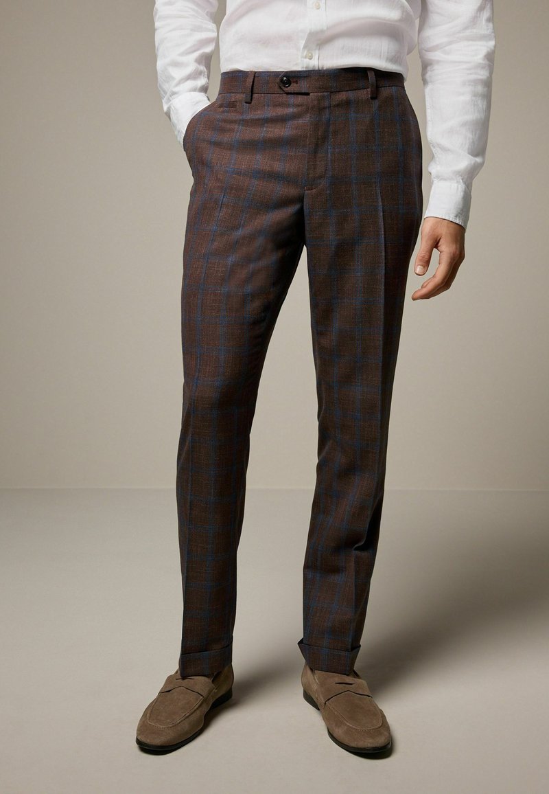 Next TAILORED FIT CHECK - Chinot - rust brown