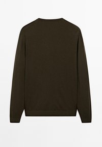 Dunkelgrüner Pullover mit langen Ärmeln, Rundhalsausschnitt, gerippten Bündchen und Saum. Hergestellt aus glattem Strickstoff, der ein minimalistisches Design zeigt.