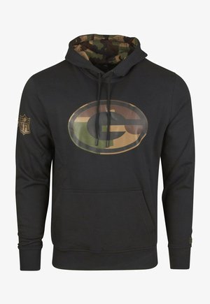 Schwarzer Kapuzenpullover mit einem Camouflage-Innenfutter, versehen mit einem großen Camouflage-Muster 'G'-Logo auf der Vorderseite und einem NFL-Logo auf dem Ärmel.