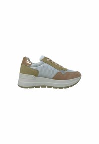Sneaker sportiva con tomaia in mesh e dettagli in suede beige, oro e grigio chiaro. Suola bianca spessa con motivo di trazione, design con lacci.