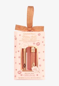 Kit di labbra lucido in una scatola rosa con un nastro metallico color oro rosa. Include una matita per labbra e un lucidalabbra, con dettagli dorati e branding in rilievo.