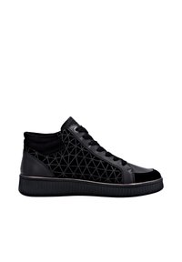 Baskets montantes noires avec semelle en caoutchouc texturée, motif géométrique sur la tige souple et finis mats et brillants contrastants.