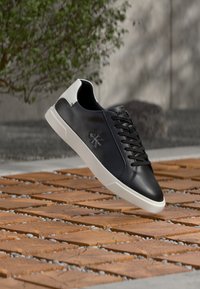 Επιλέχθηκε, black/bright white