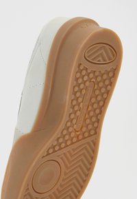 Lacoste AURA CLUB - Αθλητικά παπούτσια - off white