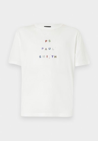 Fehér pamut póló, amelyen színes, flitterekkel díszített felirat található: "PS PAUL SMITH" blokkbetűs dizájnban. Laza fit, kerek nyakkivágás.