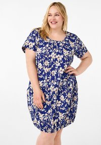Zizzi KURZARM MIT PRINT - Denné šaty - blue beige flower