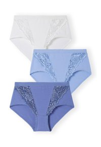 Tre paia di slip donna in bianco, azzurro chiaro e blu scuro, con pizzo, tessuto morbido e una linea hipster con copertura completa sul retro.