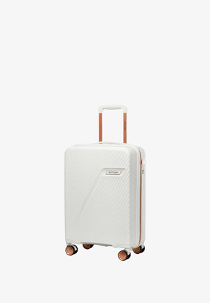 Valigia rigida bianca con texture a righe diagonali, dettagli in oro rosa e quattro ruote girevoli a 360 gradi. Maniglia estensibile dalla parte superiore.