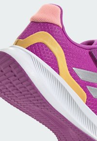 adidas Performance RUNFALCON  UNISEX fioletowy