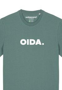Grünes Baumwoll-T-Shirt mit dem Text "OIDA." in fetter weißer Schrift, klassischem Rundhalsausschnitt und kurzen Ärmeln.