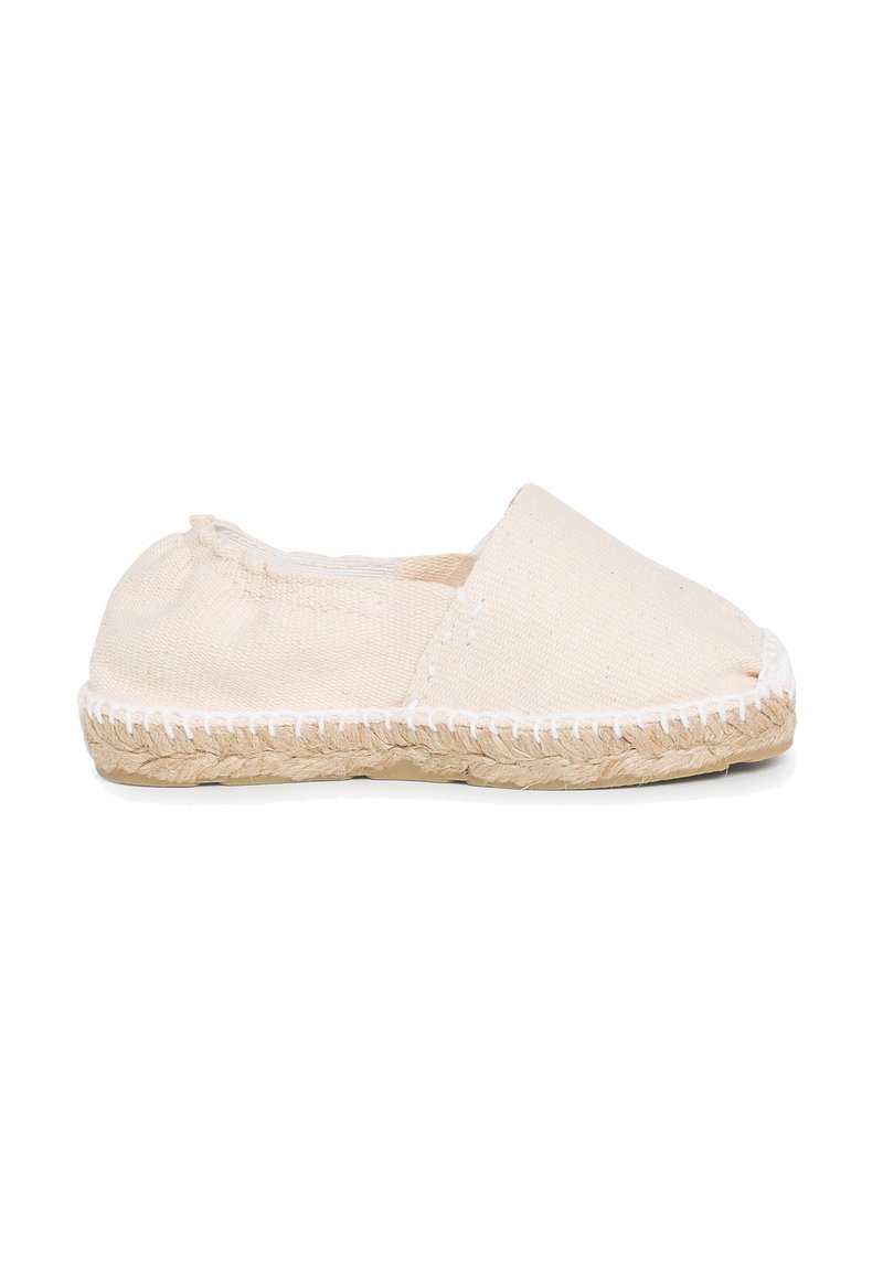 Espadrillas in tela beige con suola in corda di juta, caratterizzate da punta rotonda, apertura elasticizzata e cuciture bianche lungo il bordo.