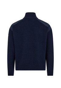 Dunkelblauer gestrickter Pullover mit Stehkragen und gerippter Textur. Verfügt über glatte Stoffpaneele an den Schultern und langen Ärmeln.