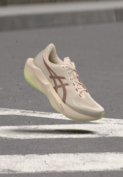 ASICS NOVABLAST 6