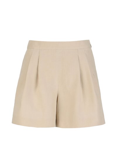 Beige højtaljede shorts med frontplisseringer, en glat linning og en skræddersyet pasform, vist på en hvid baggrund.