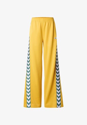 Pantalon jaune à jambes larges avec une taille élastique, présentant des rayures vertes à motif chevron sur les côtés et un petit détail de logo.