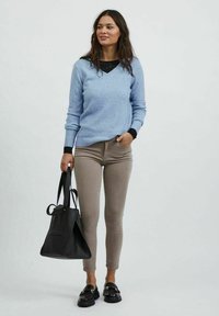 VILA VIRIL V-NECK L/S  NOOS - Stickad tröja - english manor