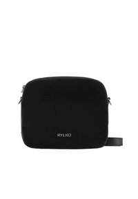 Bolso bandolera negro hecho de material suave, con cierre de cremallera, logo en la parte frontal y correa texturizada.