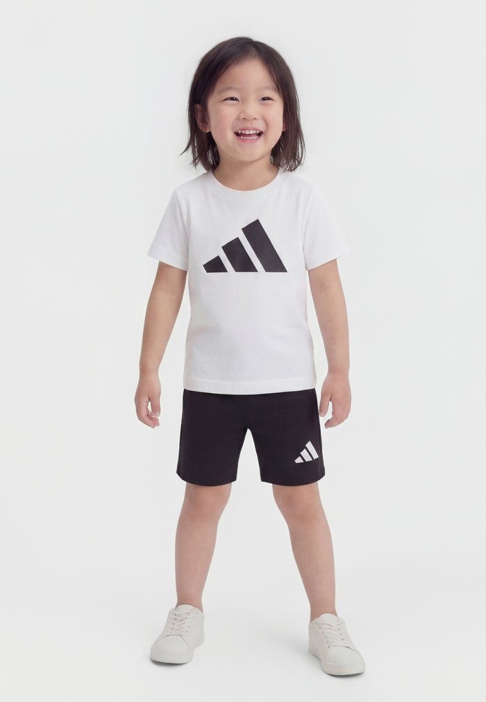 adidas ESSENTIALS INFANT UNISEX SET - Pantalón corto de deporte - white/black