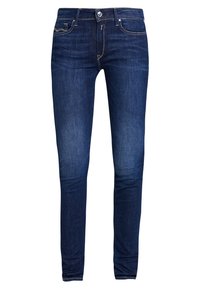 Jeans de denim azul ajustados con un sutil desgastado, diseño de cinco bolsillos, cierre de botón metálico y costuras amarillas en contraste.