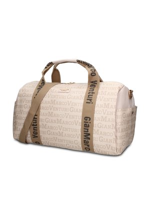 Borsa da viaggio beige con testo ripetuto "GianMarco Venturi", doppi manici e tracolla staccabile.