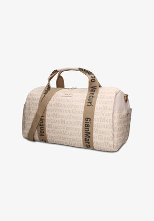 Borsa da viaggio beige con testo ripetuto "GianMarco Venturi", doppi manici e tracolla staccabile.