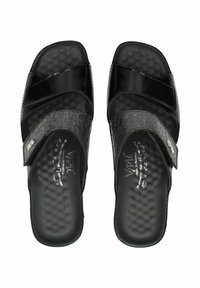 Chanclas negras con un diseño de tira cruzada texturizada. Hechas de material sintético, cuentan con una plantilla acolchada y un acabado mate suave.