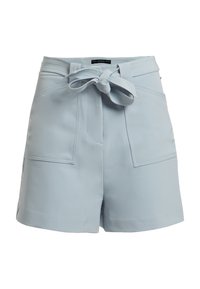 Pantaloni corti a vita alta azzurri con tasche a toppa sul davanti e una larga cintura da annodare in vita di Guess.
