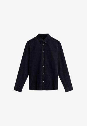 Czarna koszula z guzikami, wykonana z teksturowanej tkaniny, z kołnierzykiem, długimi rękawami i prostym dołem oraz mankietami zapinanymi na guziki.