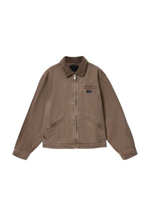 Braune Jacke mit Reißverschluss, spitzem Kragen, zwei Fronttaschen und einer kleinen Brusttasche, aus einem lässigen Baumwollstoff gefertigt.