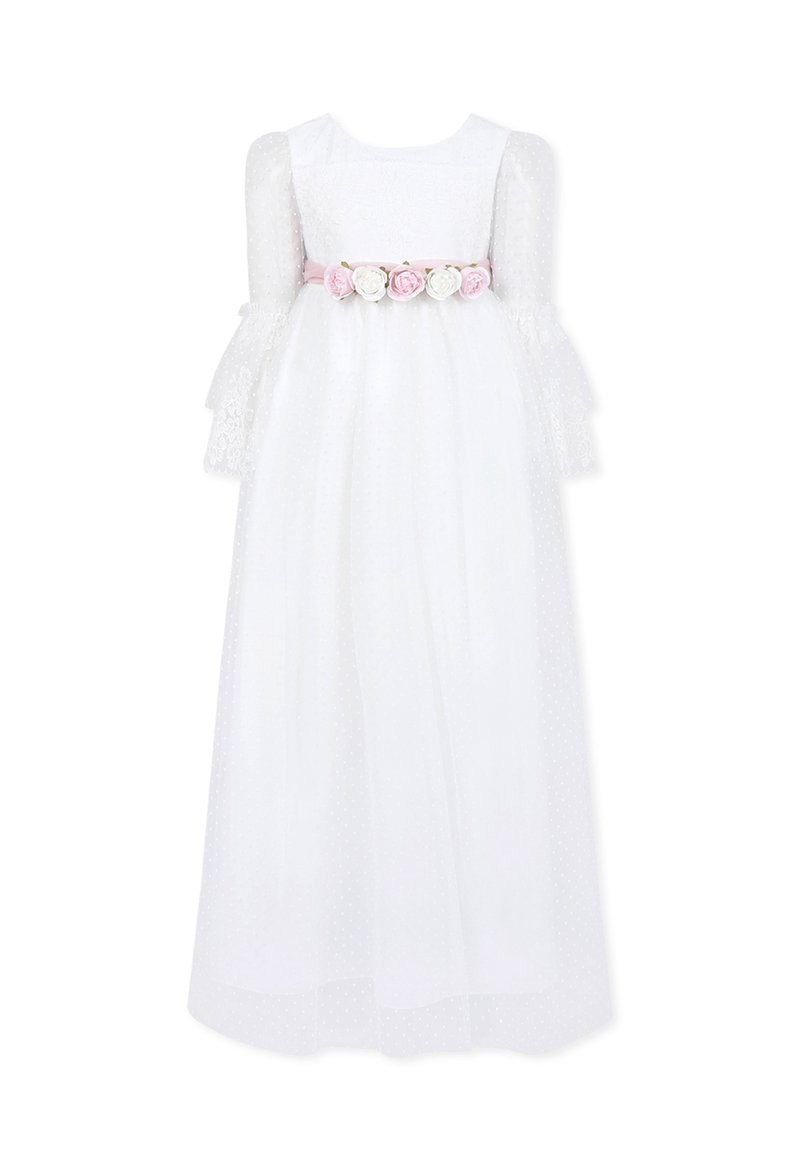 Robe blanche avec des manches en dentelle transparente, tissu à pois et une ceinture en ruban rose ornée de trois accents floraux. Silhouette en A.