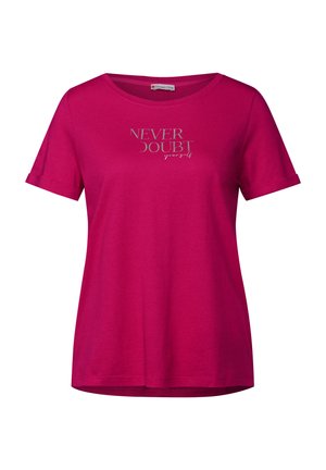 T-shirt fucsia a maniche corte realizzato in morbido cotone. Presenta un collo rotondo e una scritta argentata "NON METTERE MAI IN DUBBIO TE STESSO" sul davanti.