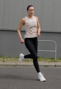 Saucony TRIUMPH - Scarpe da corsa su strada - white