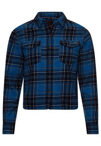 Camicia a scacchi blu e nera con maniche lunghe, due tasche sul petto, chiusura a bottoni e una texture morbida. Accenti marroni e bianchi nel motivo.
