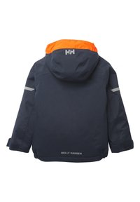 Námořnická bunda odolná vůči počasí s oranžovou podšívkou kapuce, reflexními detaily a manžetami na suchý zip. Logo značky umístěné na zadní straně.