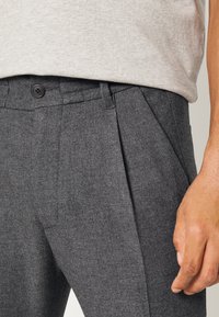 DRYKORN Kalhoty - grey