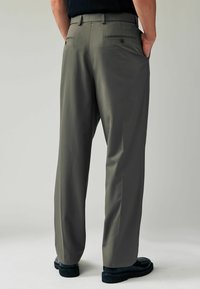 Next RELAXED FIT EDIT - Bukser - sage green