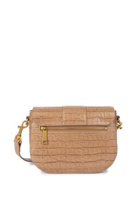 Crosstragetasche aus hellbraunem Leder mit Krokodilprägung, vorderer Reißverschlusstasche, goldfarbener Hardware und verstellbarem Tragegurt. Glatte Textur.